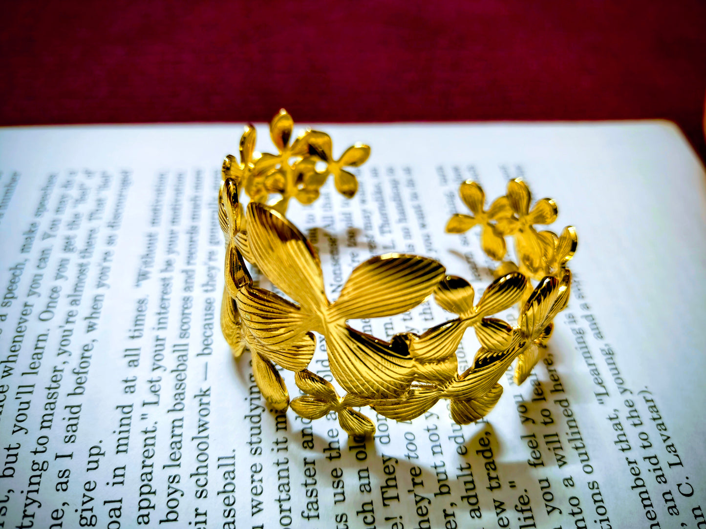 Beautiful and Classic Antitarnish stainless steel adjustable bangles