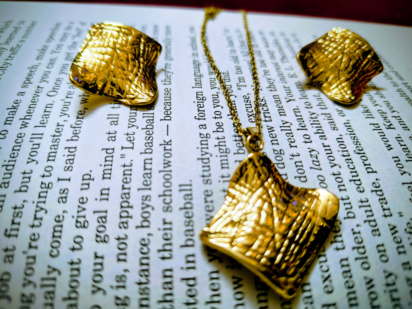 Beautiful and Classic Antitarnish stainless steel charms chain