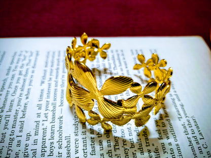 Beautiful and Classic Antitarnish stainless steel adjustable bangles