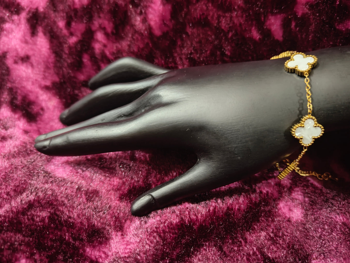 Beautiful and Classic Antitarnish stainless steel charms bracelet -Clover series