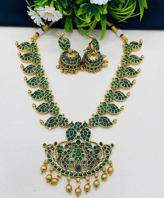 Beautiful and Classic Jewellery set