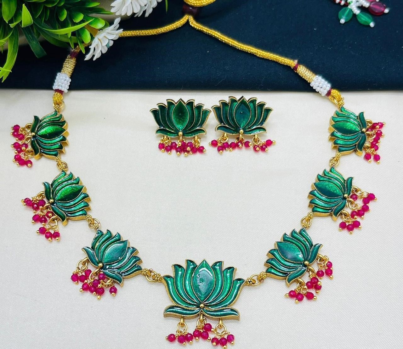 Beautiful and Classic Jewellery set